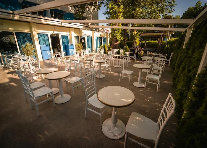 Отель Apollo 3*