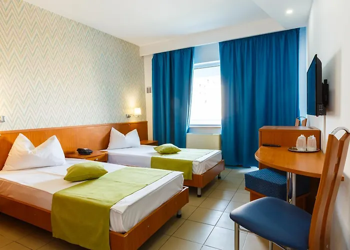 Отель Apollo 3*